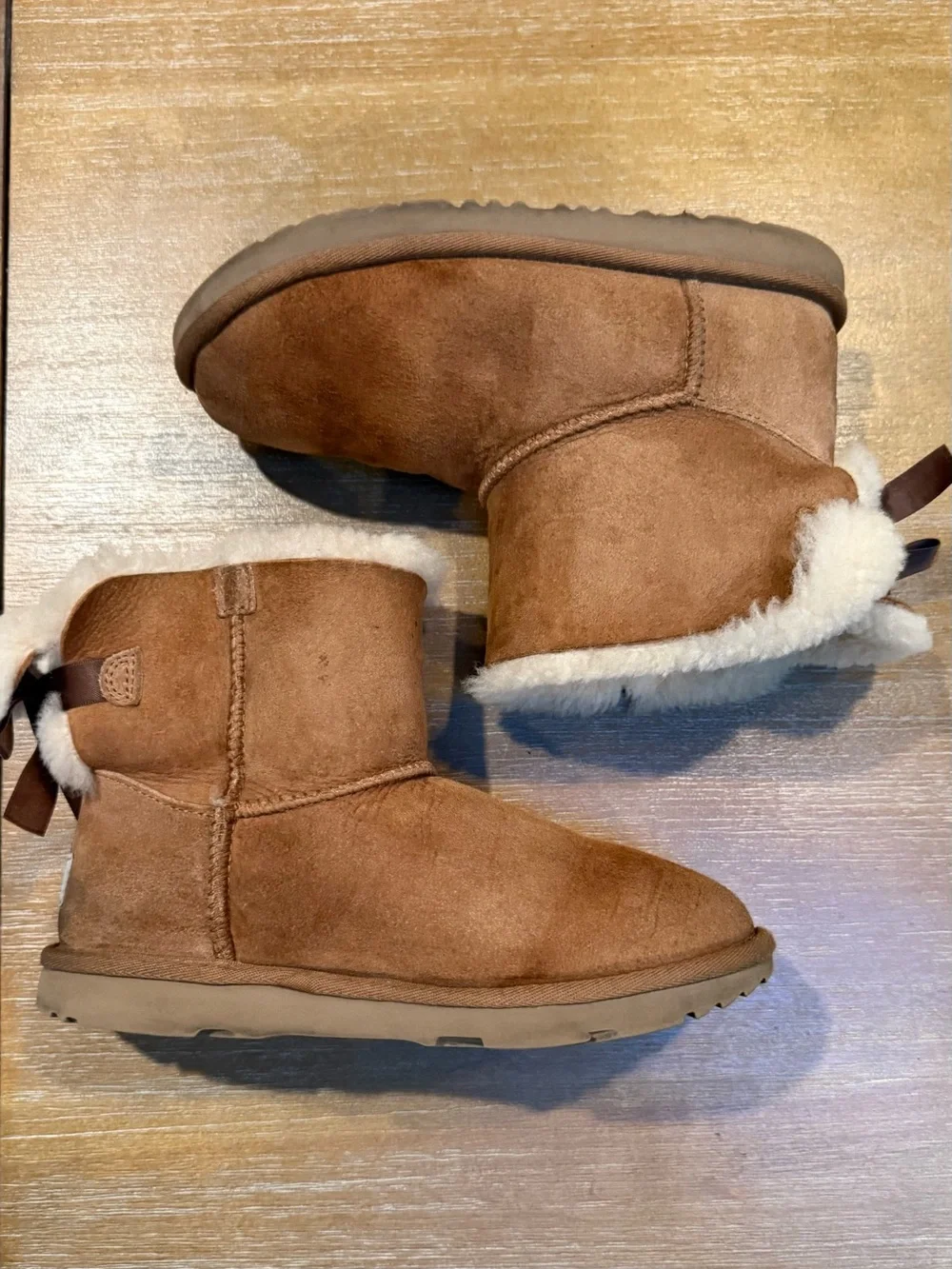 UGG Youth Mini Bailey Bow Boots Sheepskin Chestnut US 4 EU 36